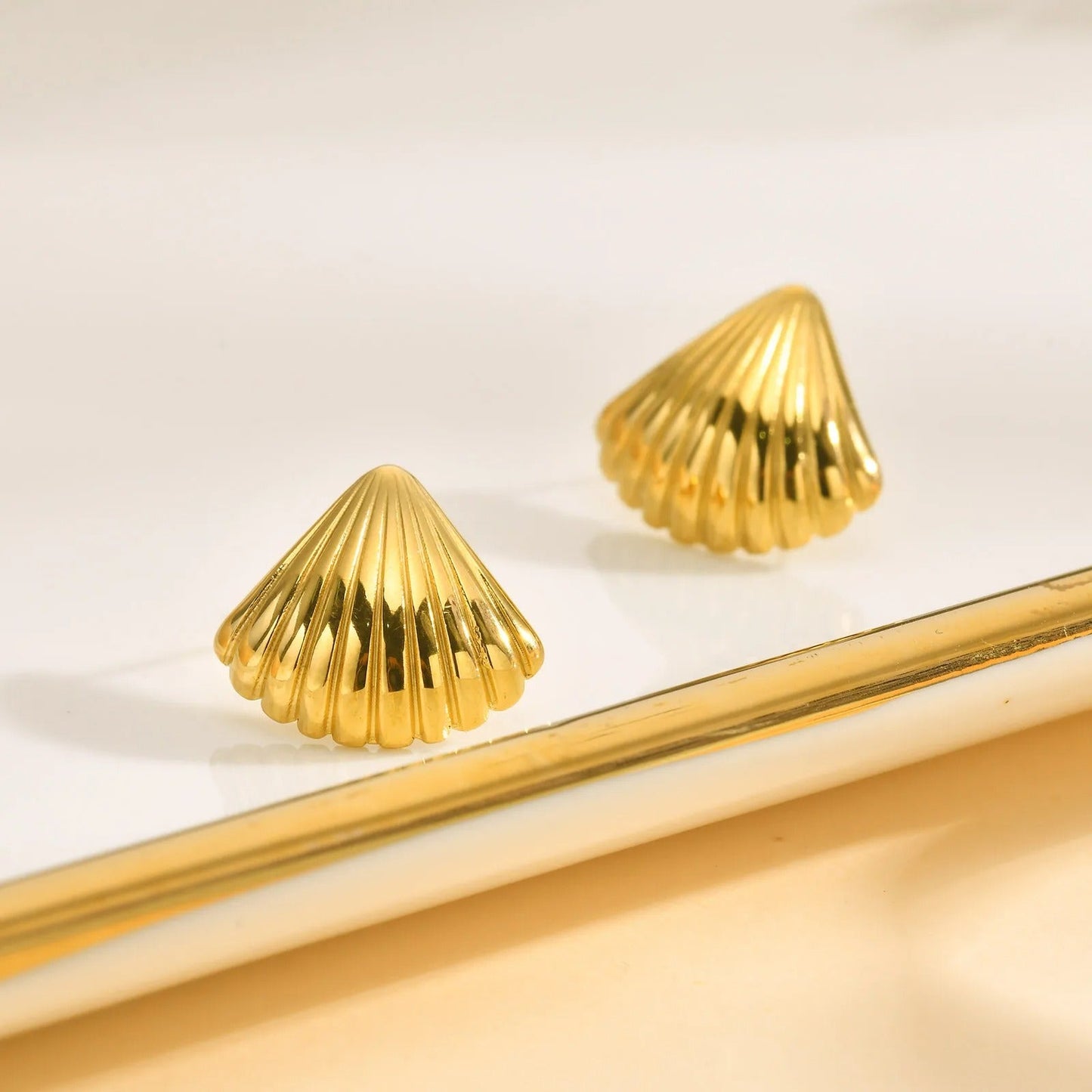 Boucles d’Oreilles Coquillage Doré