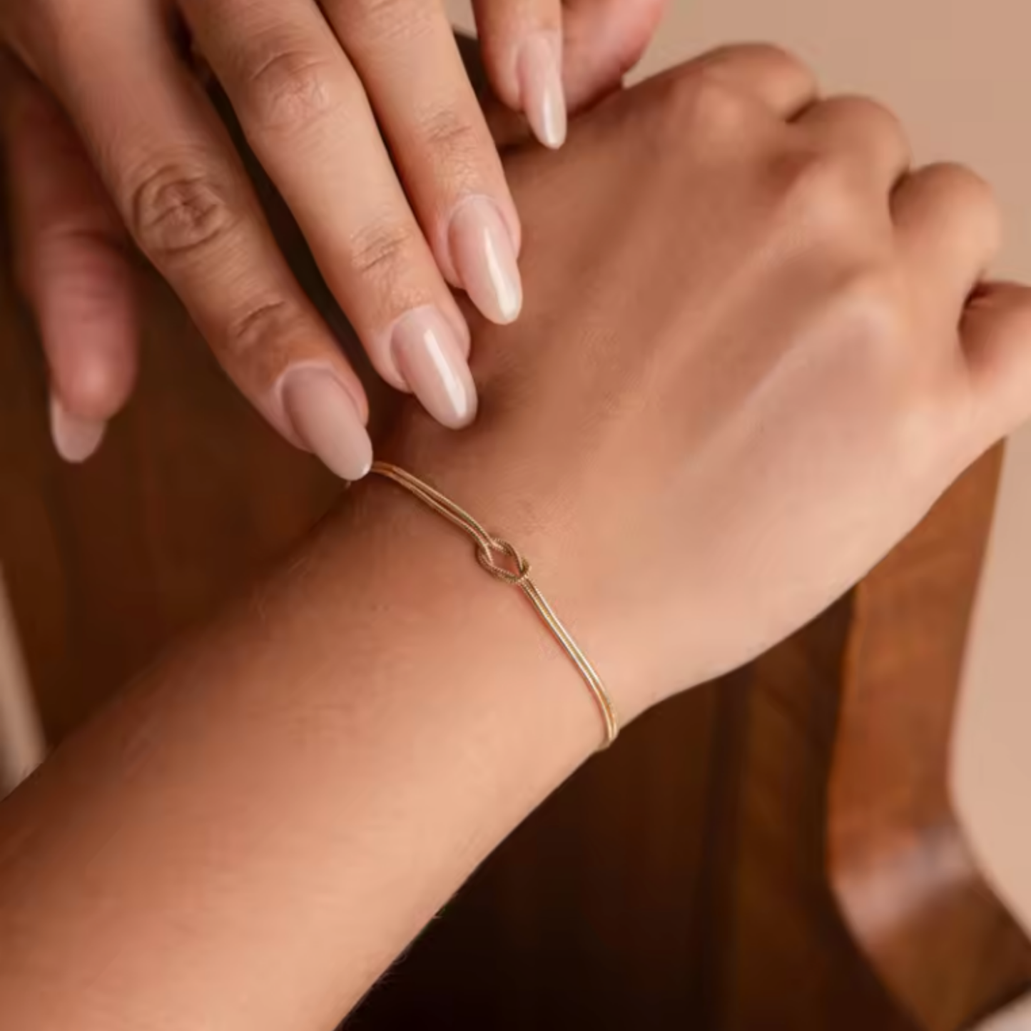 Bracelet à nœud minimaliste