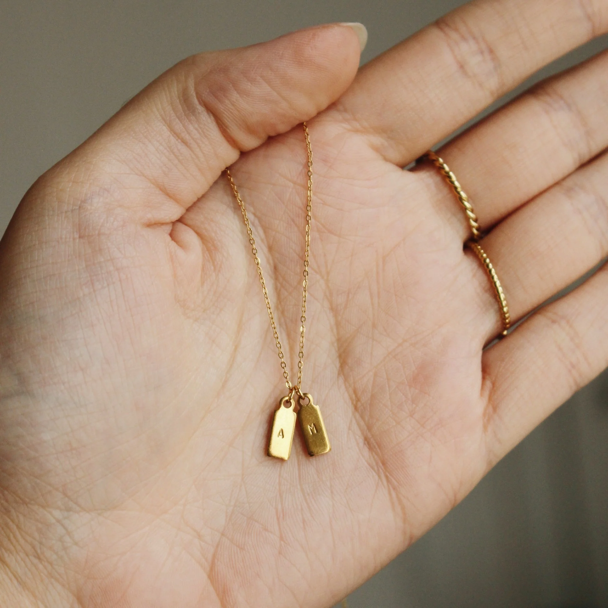 Collier Deux Initiales – Unisexe