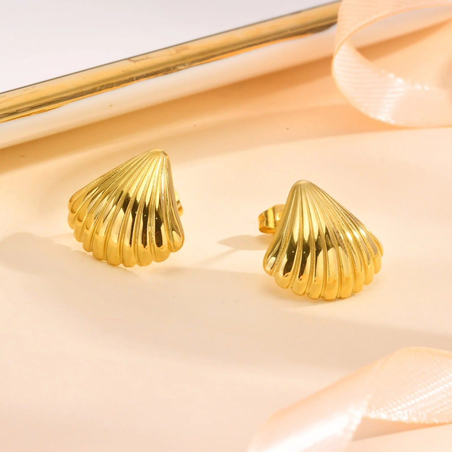 Boucles d’Oreilles Coquillage Doré